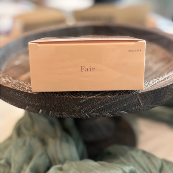 Laura Geller Double Take Baked Versatile Powder Foundation • Fair • 0.9 oz - Picture 2 of 3